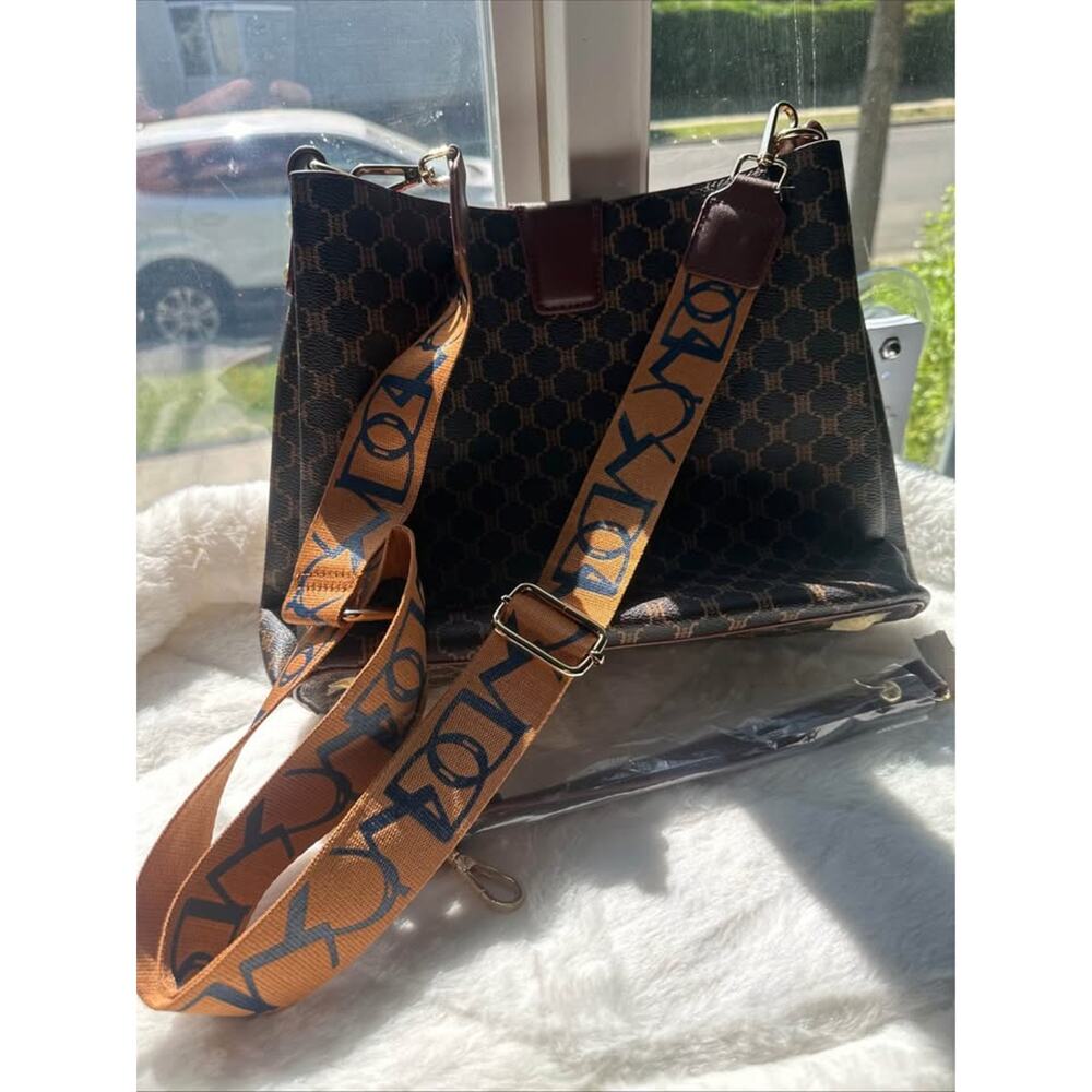 👜 Stylish Structured Tote Bag – Geometric Print with Wide Designer Strap – NEW